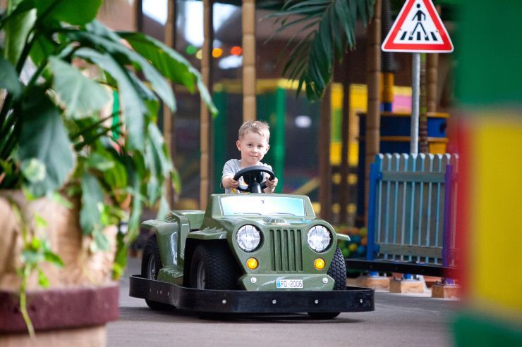 Foto: Tropical Islands, Mini Cars im Tropino Kinderclub