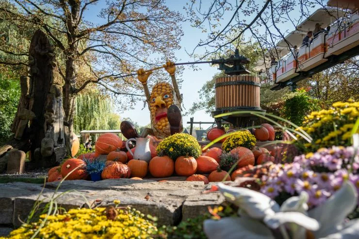 Die schaurig-schöne Jahreszeit lässt sich stimmungsvoll im Europa-Park Erlebnis-Resort genießen