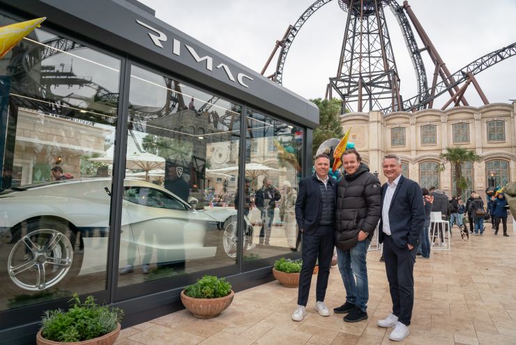 Hendrik Malinowski (Managing Director von Bugatti), Michael Mack (Geschäftsführender Gesellschafter Europa-Park und CEO MACK One) und Christophe Piochon (Präsident von Bugatti)