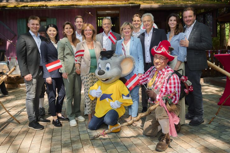 Die Europa-Park Inhaberfamilie Mack bei der offiziellen Eröffnung der Attraktionen im Themenbereich Österreich